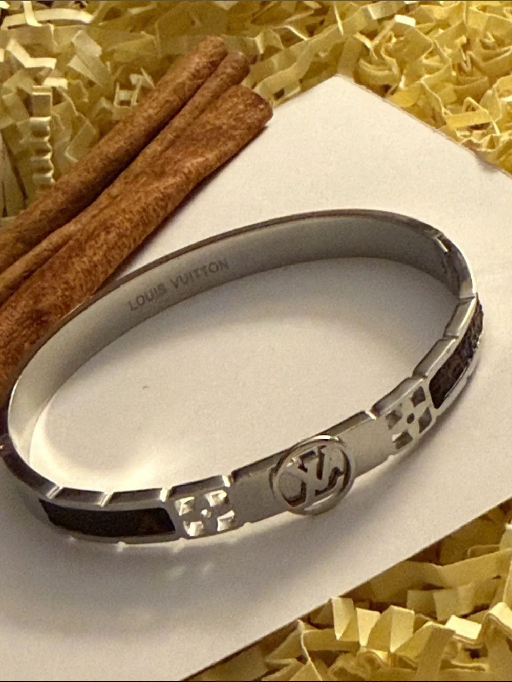 Fashion Jewelry Silver Logo Bangle with Brown Inlay